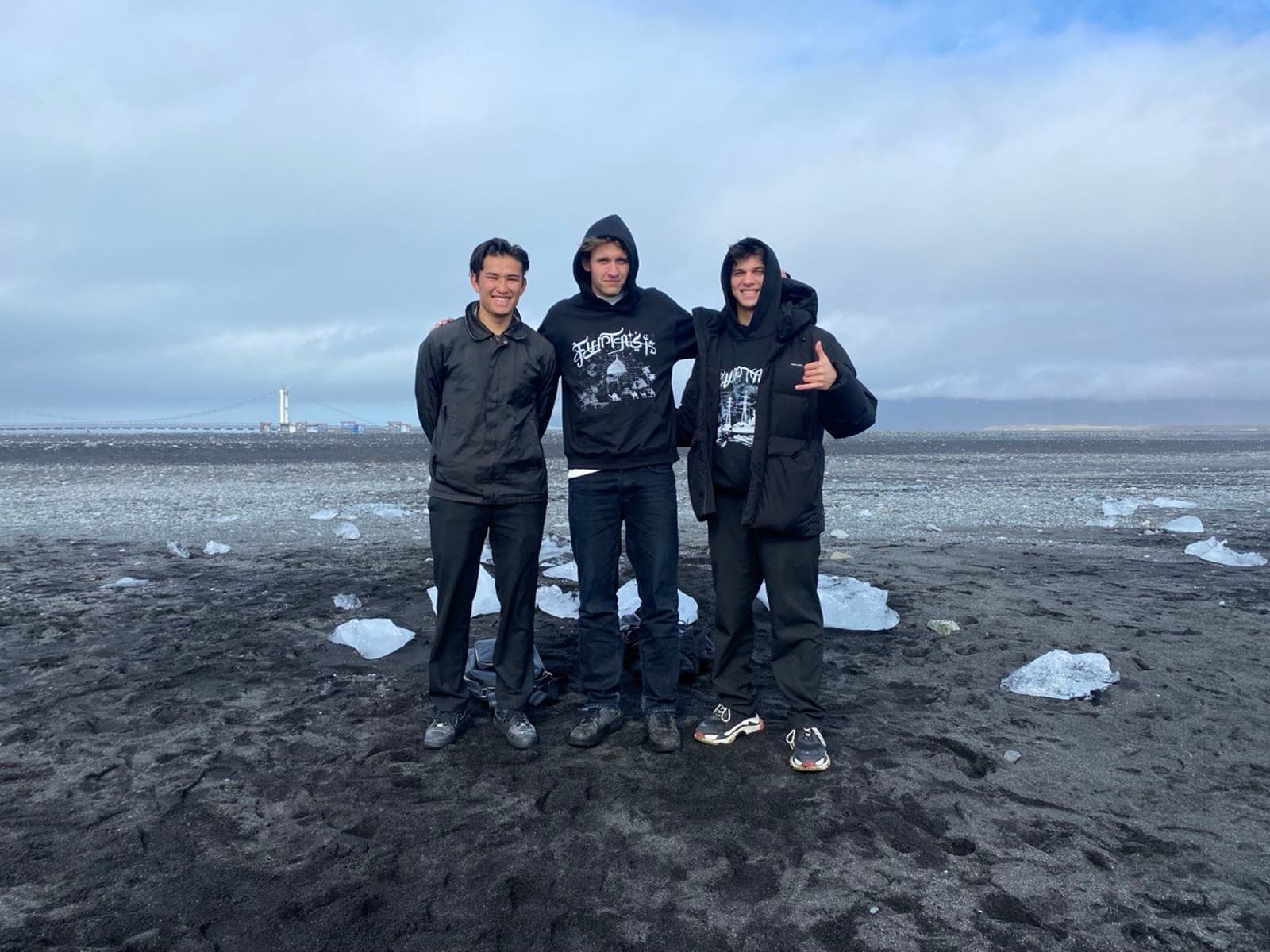 Fvntasi crew on the beach